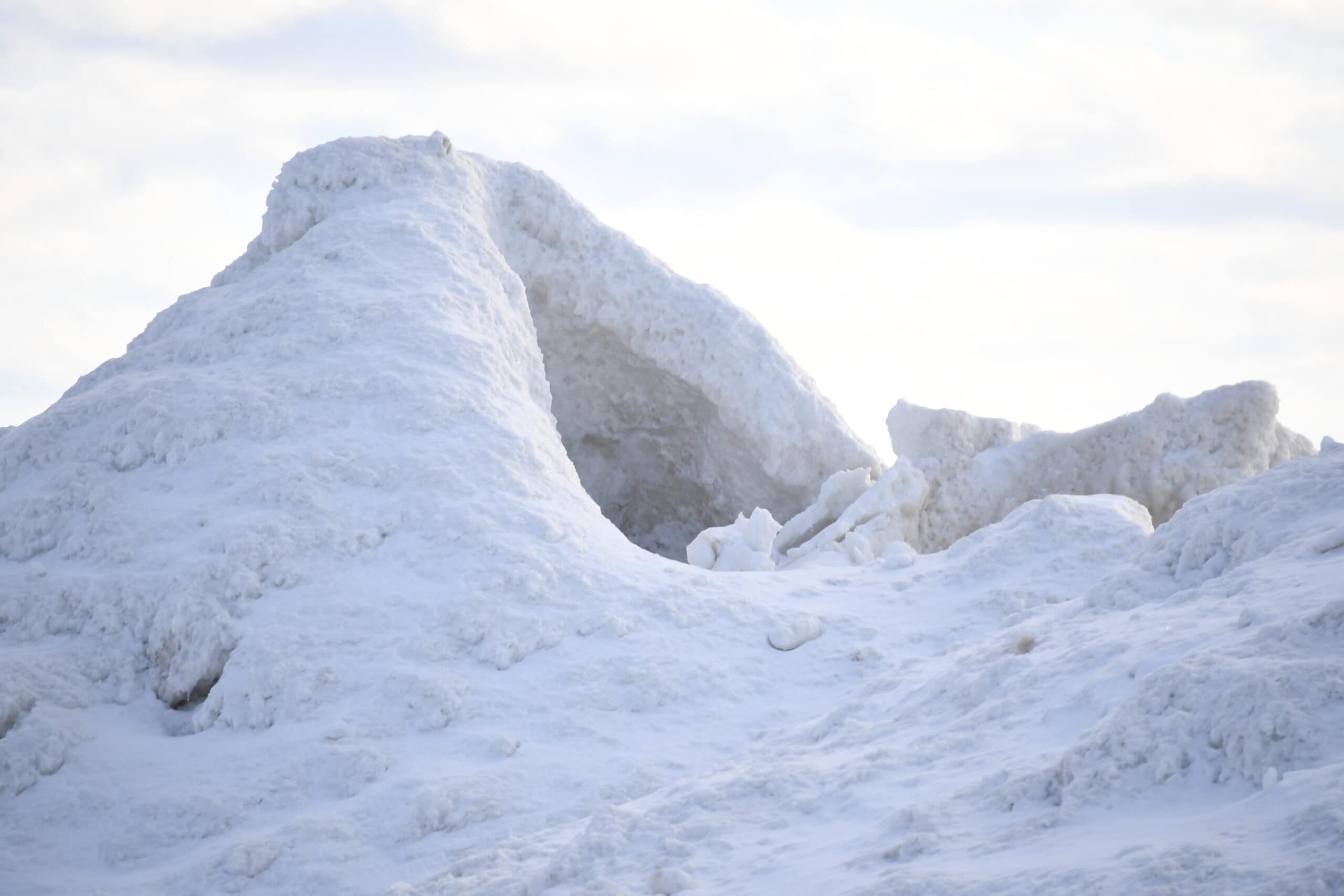 Volcan de glace An view of an ice volcano wearing a fresh coat of powdery white snow